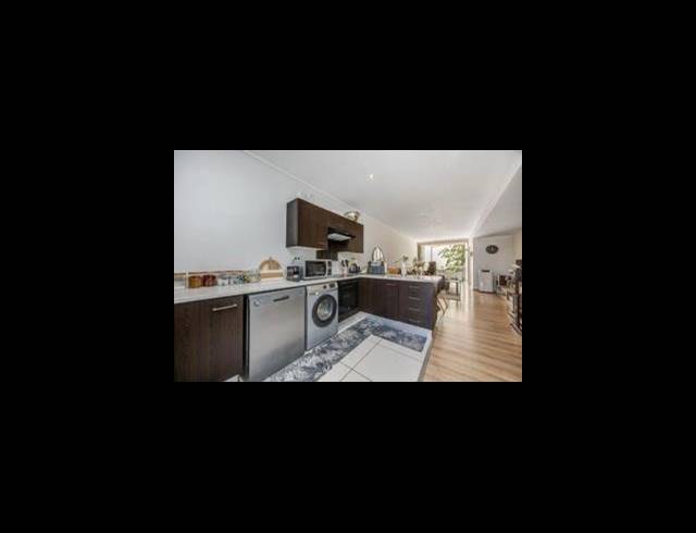 2 BEDROOM COMPLEX FOR SALE IN SANDTON CENTRAL